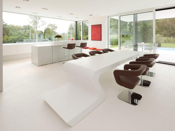 Không khí tươi vui được tạo nên bởi bàn ăn mặt đá màu trắng với kiểu dáng thiết kế ấn tượng và độc đáo. Đây là sự lựa chọn ưu tiên hàng đầu của khách hàng.